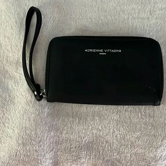 Adrianne Vittadini wristlet   - Picture 1 of 4